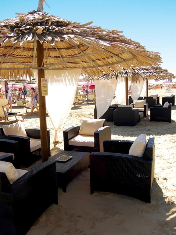 Hotel Confort Ріміні Екстер'єр фото