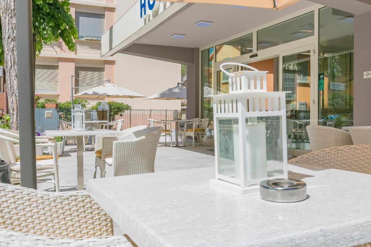 Hotel Confort Ріміні Екстер'єр фото