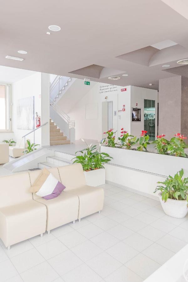 Hotel Confort Ріміні Екстер'єр фото