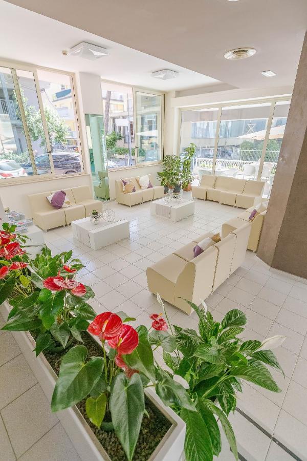 Hotel Confort Ріміні Екстер'єр фото