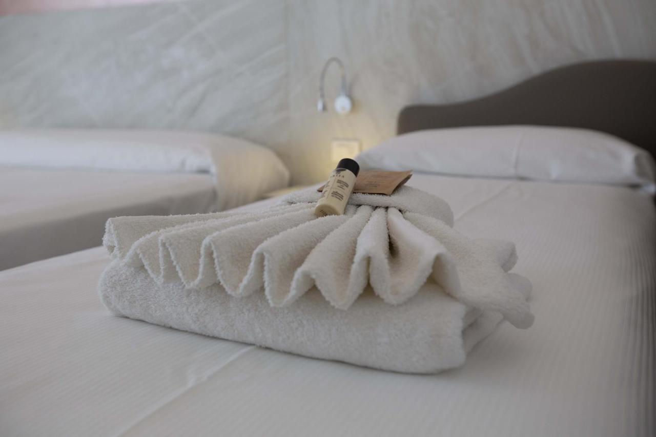 Hotel Confort Ріміні Екстер'єр фото